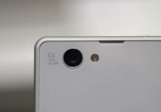 Sony Xperia Z1F tích hợp ống kính G Lens với khẩu độ F/2.0 Sony giới thiệu smartphone Xperia Z1 "mini"