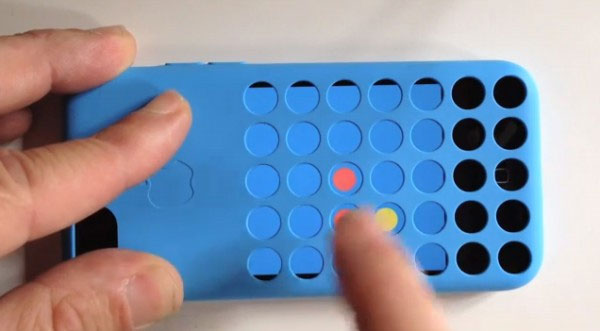 Chơi game sáng tạo trên iPhone 5C với... ốp lưng