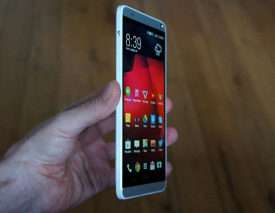Phần viền bao quanh được làm từ nhựa với màu trắng sứ HTC One "phóng to" trình làng với cảm biến vân tay