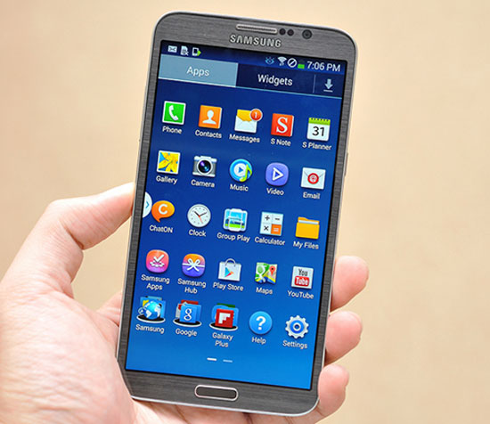 Màn hình kích thước 5,7 inch ngang bằng với Note 3. Smartphone màn hình cong xuất hiện ở Việt Nam