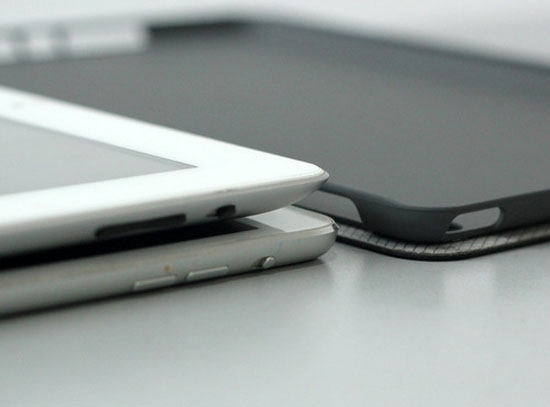 Phong cách thiết kế quen thuộc của Apple trên 3 dòng máy tính bảng gần đây (kể từ iPad 2) có thể sẽ được thay đổi iPad 5 chưa ra mắt, phụ kiện đã có mặt ở Việt Nam