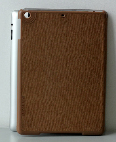 iPad 3 không thể vừa vào ốp lưng của iPad 5, phần thừa ra khá lớn. iPad 5 chưa ra mắt, phụ kiện đã có mặt ở Việt Nam