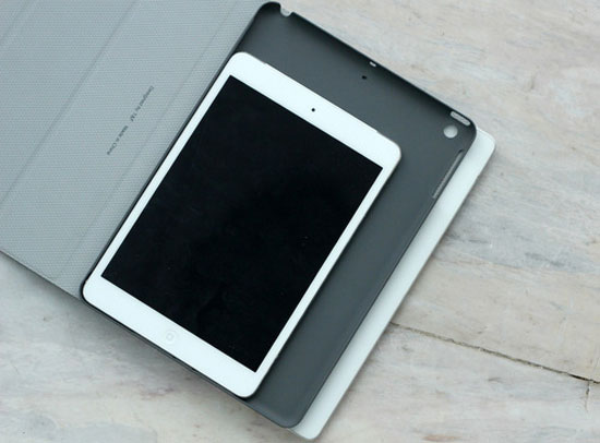 Sản phẩm sẽ có kích thước nằm giữa iPad Mini và iPad 3/4. iPad 5 chưa ra mắt, phụ kiện đã có mặt ở Việt Nam
