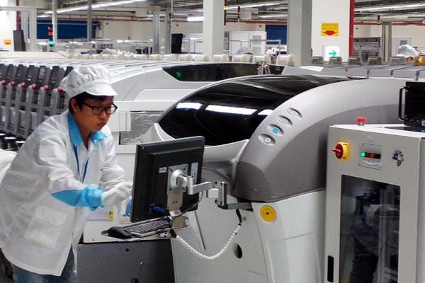 Cận cảnh nhà máy sản xuất điện thoại Nokia ở Việt Nam