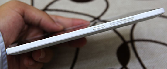 HTC One Max về Việt Nam giá 18 triệu đồng