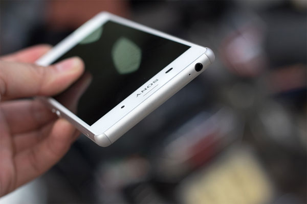 Mở hộp Xperia Z3 bản 2 SIM giá 15,6 triệu đồng Mở hộp Xperia Z3 bản 2 SIM giá 15,6 triệu đồng