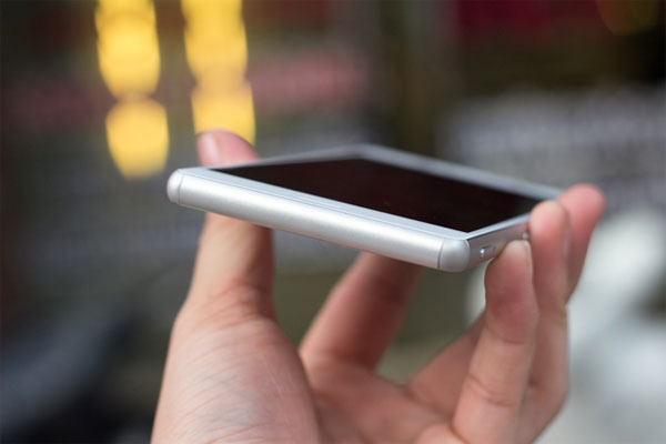 Mở hộp Xperia Z3 bản 2 SIM giá 15,6 triệu đồng Mở hộp Xperia Z3 bản 2 SIM giá 15,6 triệu đồng