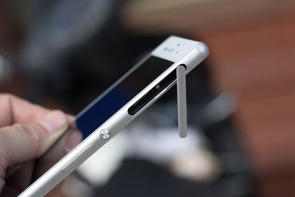 Mở hộp Xperia Z3 bản 2 SIM giá 15,6 triệu đồng Mở hộp Xperia Z3 bản 2 SIM giá 15,6 triệu đồng