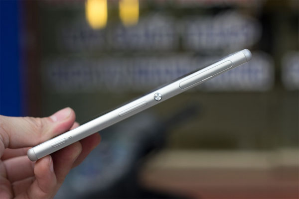 Mở hộp Xperia Z3 bản 2 SIM giá 15,6 triệu đồng Mở hộp Xperia Z3 bản 2 SIM giá 15,6 triệu đồng