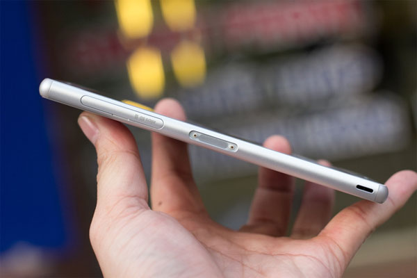 Mở hộp Xperia Z3 bản 2 SIM giá 15,6 triệu đồng Mở hộp Xperia Z3 bản 2 SIM giá 15,6 triệu đồng