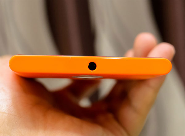 Windows Phone chuyên chụp tự sướng của Nokia bắt đầu bán