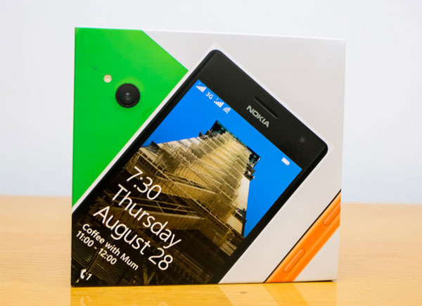 Windows Phone chuyên chụp tự sướng của Nokia bắt đầu bán