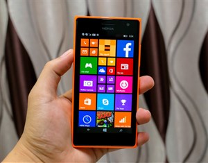 Windows Phone chuyên chụp tự sướng của Nokia bắt đầu bán