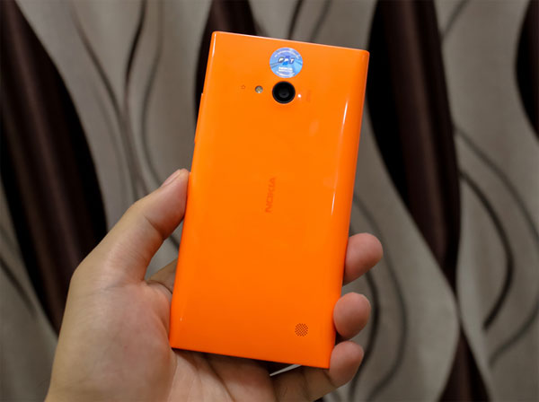 Windows Phone chuyên chụp tự sướng của Nokia bắt đầu bán