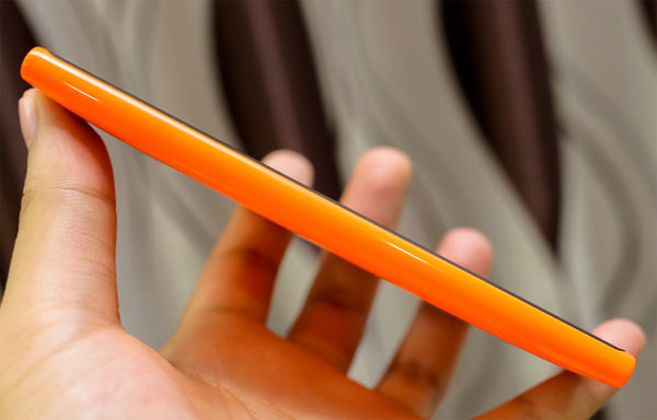 Windows Phone chuyên chụp tự sướng của Nokia bắt đầu bán