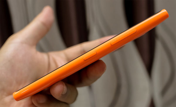 Windows Phone chuyên chụp tự sướng của Nokia bắt đầu bán