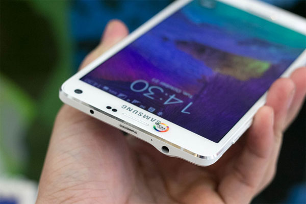 Mở hộp Galaxy Note 4 bản 2 SIM giá 20 triệu đồng