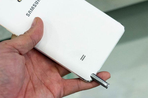 Mở hộp Galaxy Note 4 bản 2 SIM giá 20 triệu đồng