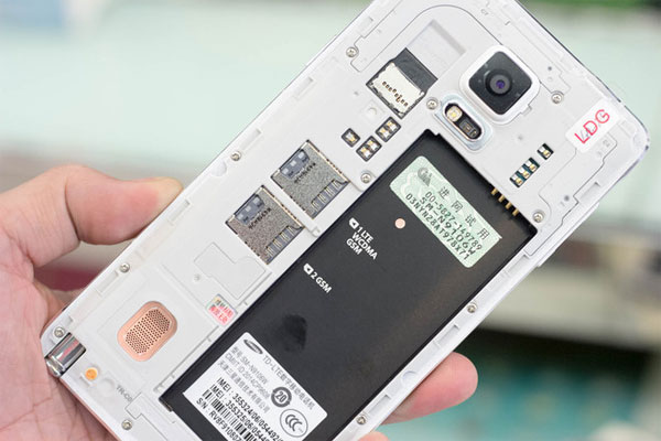 Mở hộp Galaxy Note 4 bản 2 SIM giá 20 triệu đồng