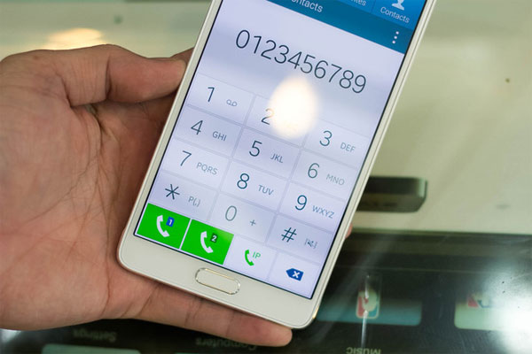 Mở hộp Galaxy Note 4 bản 2 SIM giá 20 triệu đồng