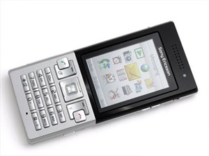 Ngắm hậu duệ 'mặt nạ đen' Sony Ericsson T700