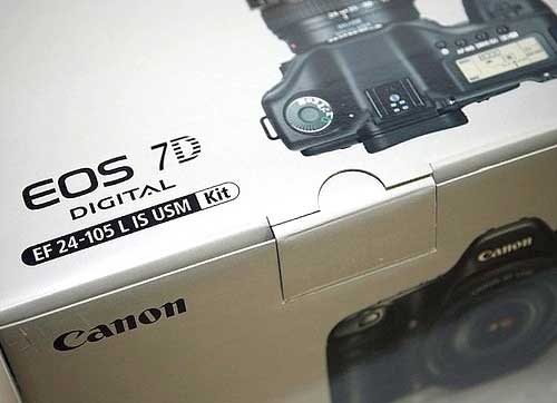 Canon EOS 7D mới ra từ 1/9. Ảnh: Pookluk.