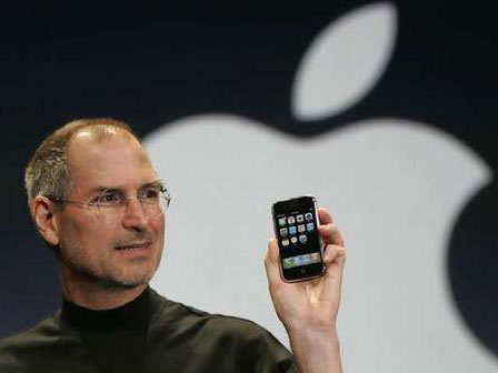 Steve Jobs giới thiệu iPhone