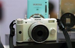 Fujifilm X10 và Pentax Q nâng cấp firmware