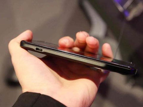 Huawei ra mắt “dế” lõi tứ Ascend D2 màn hình khủng