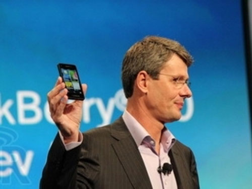 CEO RIM Thorsten Henis hứa hẹn “khai tử” laptop