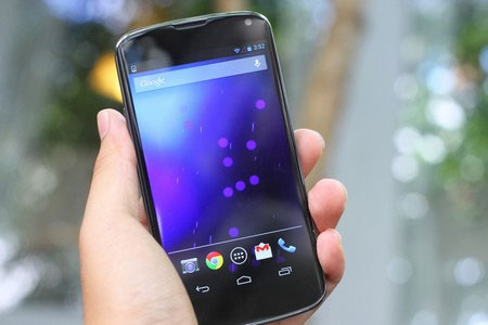Nexus 4 đầu tiên về Việt Nam Smartphone “bom tấn” Nexus 4 đầu tiên về Việt Nam