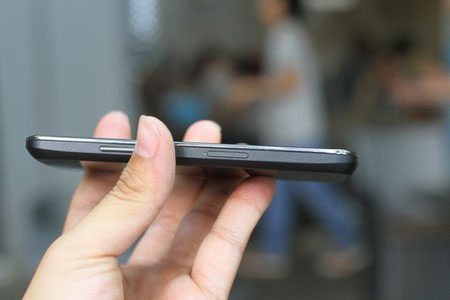 Nexus 4 đầu tiên về Việt Nam Smartphone “bom tấn” Nexus 4 đầu tiên về Việt Nam