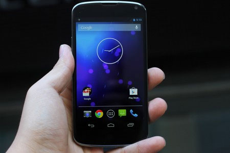 Nexus 4 đầu tiên về Việt Nam Smartphone “bom tấn” Nexus 4 đầu tiên về Việt Nam