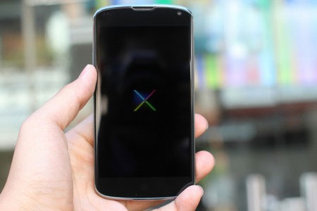 Nexus 4 đầu tiên về Việt Nam Smartphone “bom tấn” Nexus 4 đầu tiên về Việt Nam