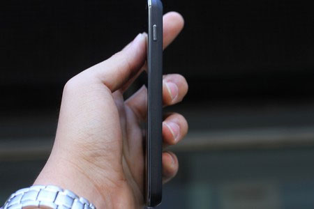 Nexus 4 đầu tiên về Việt Nam Smartphone “bom tấn” Nexus 4 đầu tiên về Việt Nam