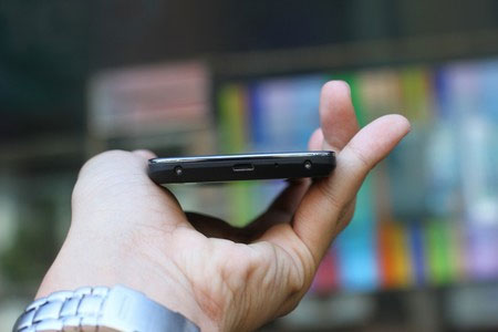 Nexus 4 đầu tiên về Việt Nam Smartphone “bom tấn” Nexus 4 đầu tiên về Việt Nam