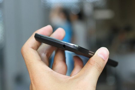 Nexus 4 đầu tiên về Việt Nam Smartphone “bom tấn” Nexus 4 đầu tiên về Việt Nam