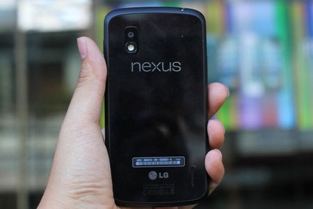 Nexus 4 đầu tiên về Việt Nam Smartphone “bom tấn” Nexus 4 đầu tiên về Việt Nam