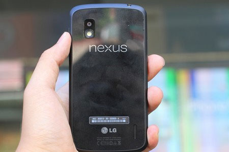Nexus 4 đầu tiên về Việt Nam Smartphone “bom tấn” Nexus 4 đầu tiên về Việt Nam