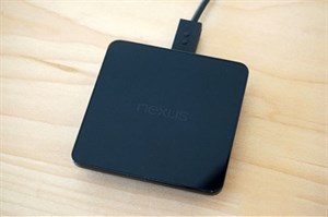 Google ra mắt đế sạc không dây Qi mới cho Nexus 5/7