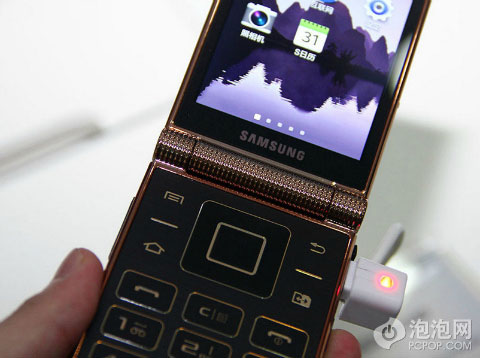 Samsung W2014 sử dụng chip Snapdragon 800