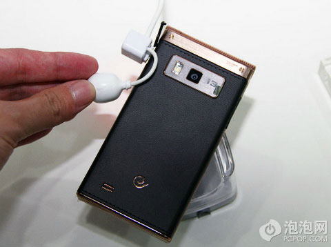 Samsung W2014 sử dụng chip Snapdragon 800