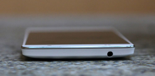 Mở hộp smartphone 5,5 inch tầm trung giá hấp dẫn