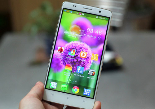 Mở hộp smartphone 5,5 inch tầm trung giá hấp dẫn