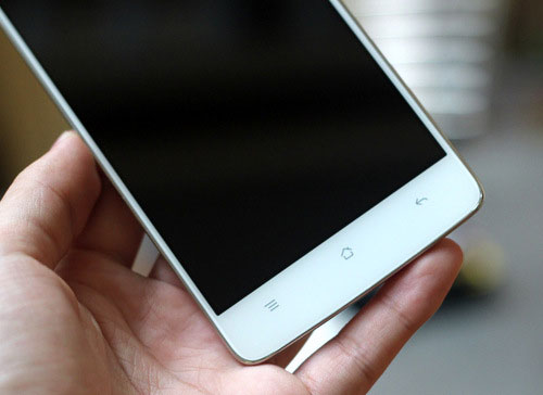 Mở hộp smartphone 5,5 inch tầm trung giá hấp dẫn