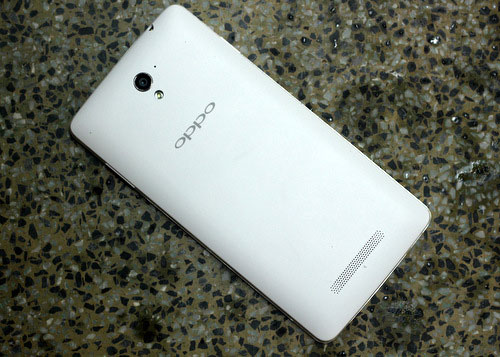 Mở hộp smartphone 5,5 inch tầm trung giá hấp dẫn