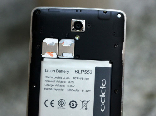 Mở hộp smartphone 5,5 inch tầm trung giá hấp dẫn