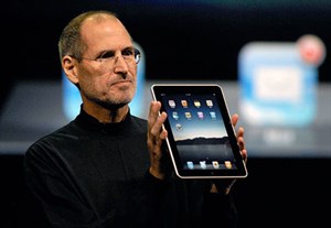 Steve Jobs đã làm như thế nào để giúp iPad thành công?