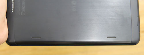 Hai loa ngoài nằm ở nắp sau phía bên phải máy Máy tính bảng LG G Pad 8.3 bán tại Việt Nam cuối tháng này