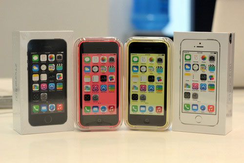 iPhone 5S và 5C chính hãng bắt đầu được bán Mở hộp bộ đôi iPhone 5S và 5C chính hãng